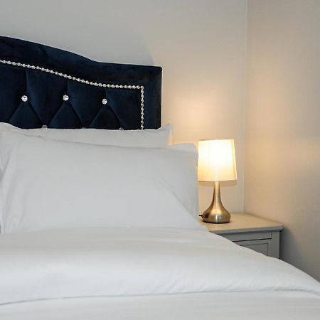 Greater London, 1 Bed London Flat, Parking, Nr Metro Stations, 15Mins To London Daire Dış mekan fotoğraf