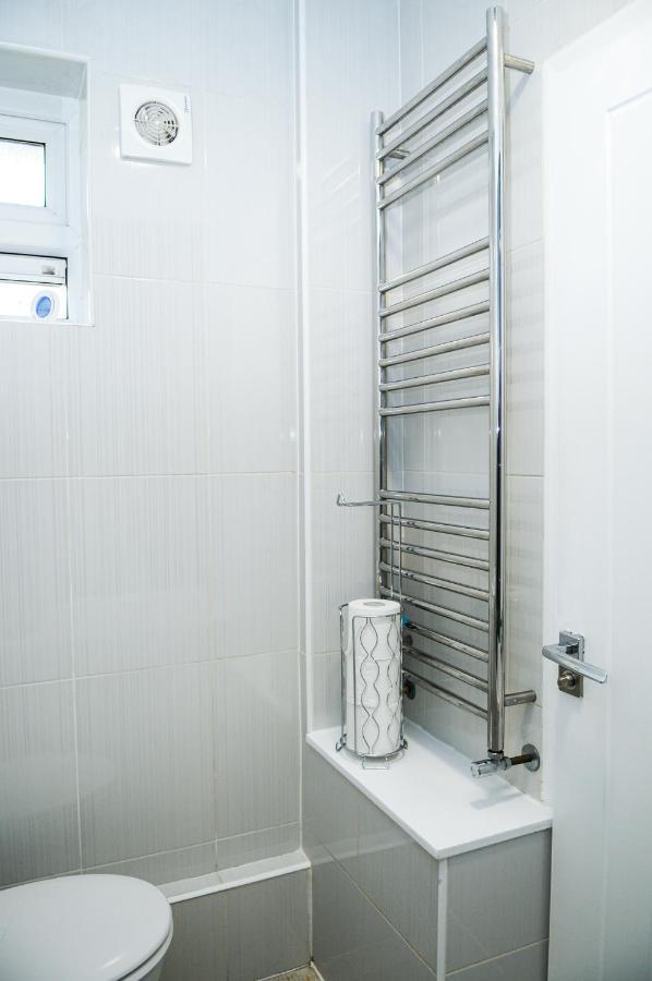Greater London, 1 Bed London Flat, Parking, Nr Metro Stations, 15Mins To London Daire Dış mekan fotoğraf