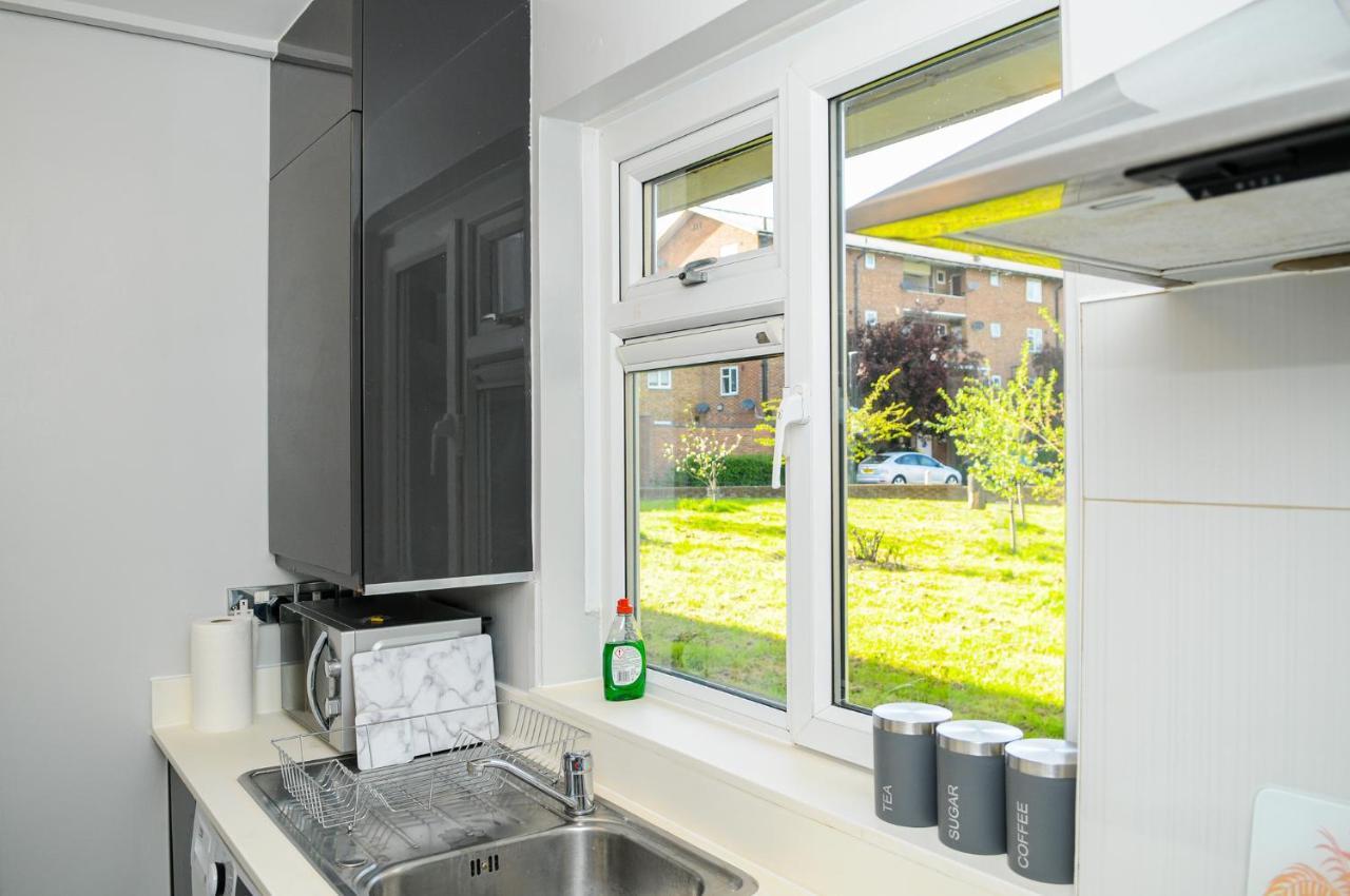 Greater London, 1 Bed London Flat, Parking, Nr Metro Stations, 15Mins To London Daire Dış mekan fotoğraf