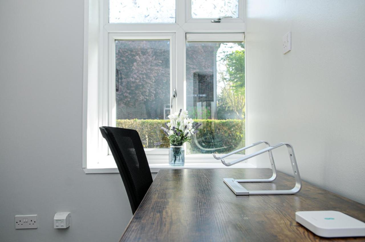 Greater London, 1 Bed London Flat, Parking, Nr Metro Stations, 15Mins To London Daire Dış mekan fotoğraf