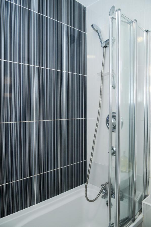 Greater London, 1 Bed London Flat, Parking, Nr Metro Stations, 15Mins To London Daire Dış mekan fotoğraf